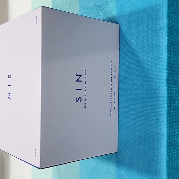 NIB SIN Urch glass decorative bowls (set of 3) - Picture 2 of 13